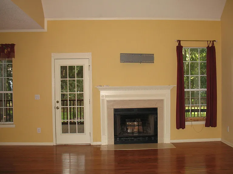 657 Leisure Ln — Photo 5