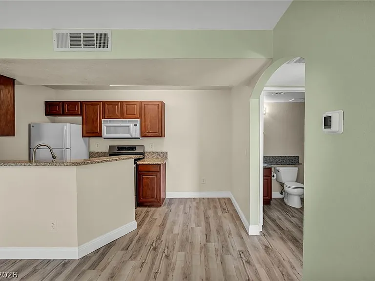 5118 S Jones Blvd #206 — Photo 8