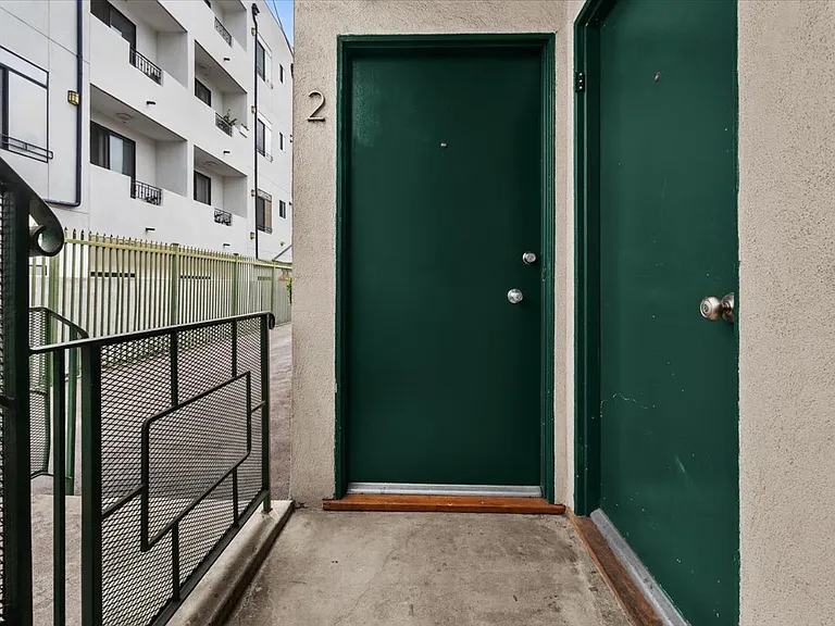 4458 Woodman Ave #2 — Photo 4