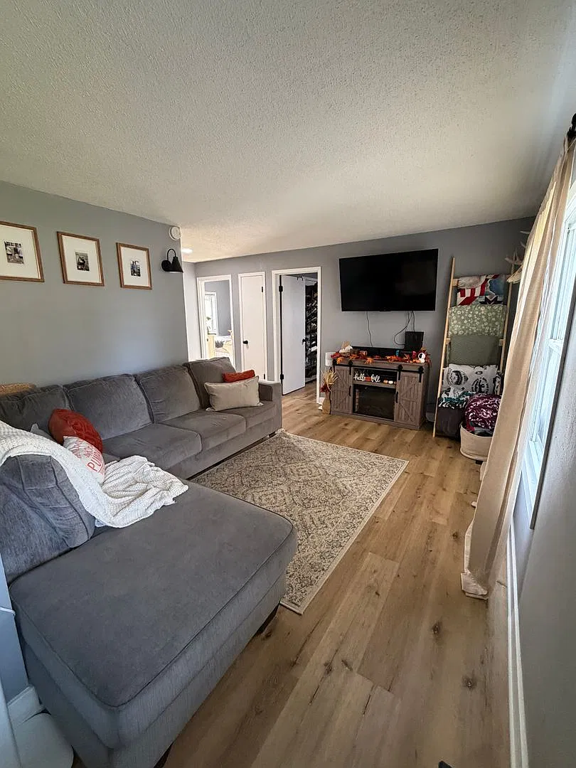 5527 Watters are. — Photo 1