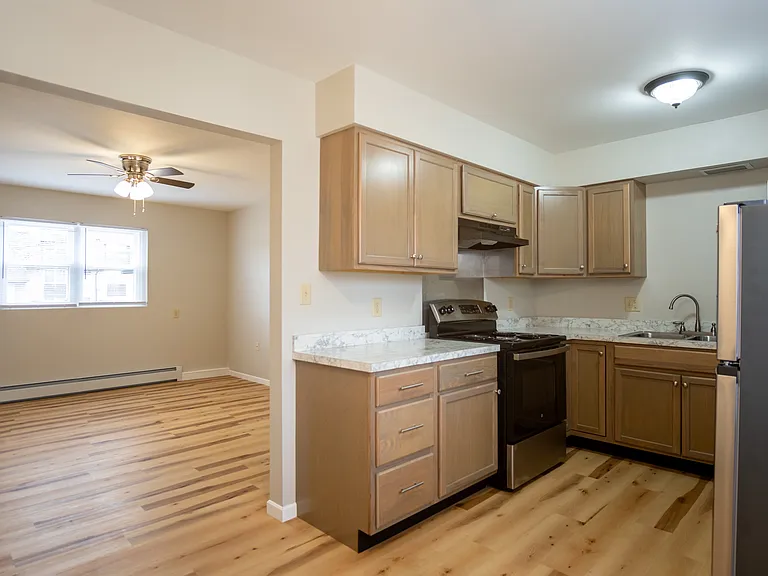 4550 Washington Square Dr — Photo 4
