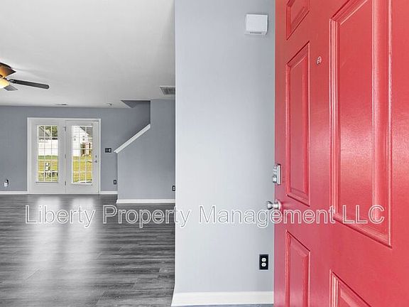 3rd image of 130 Breezewood Dr