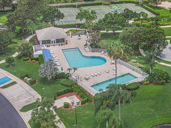3rd image of 1204 NW Sun Terrace Circle #C