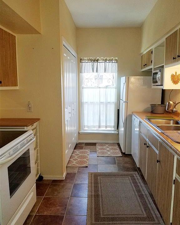 1st image of 1915 Augusta Dr #7/36