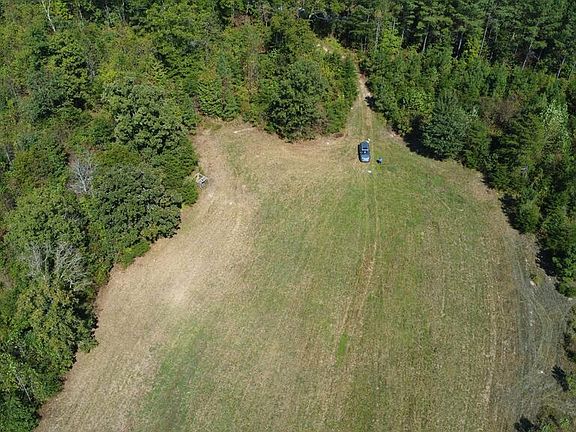 3rd image of 50 Lewis Rd