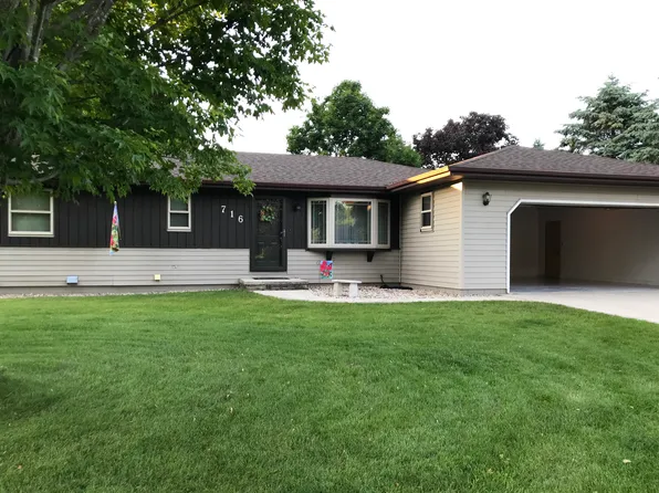 716 Wilson Ave, Cleveland, WI 53015