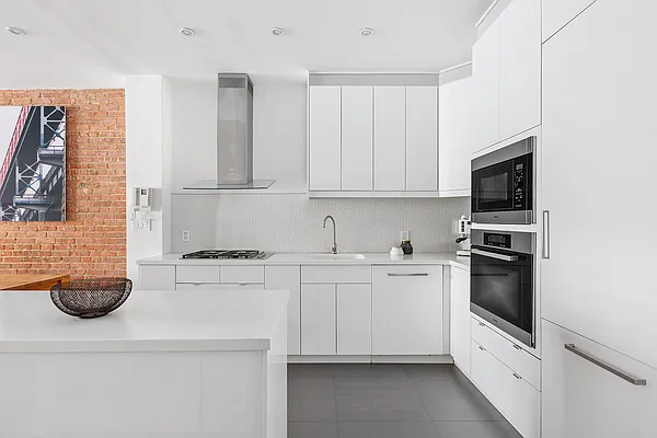 Sold by Compass | media 7