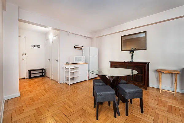 Rented by R New York | media 4