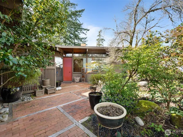 424 Hillcrest Way, Bellingham, WA 98225