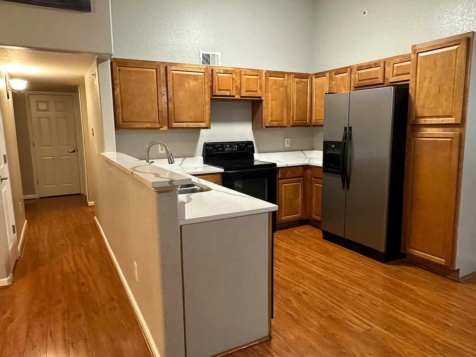 3 bed, 1236 sqft, $2,300 — Photo 2
