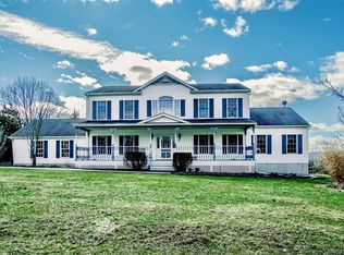 24 Sesame St, Rock Tavern, NY 12575