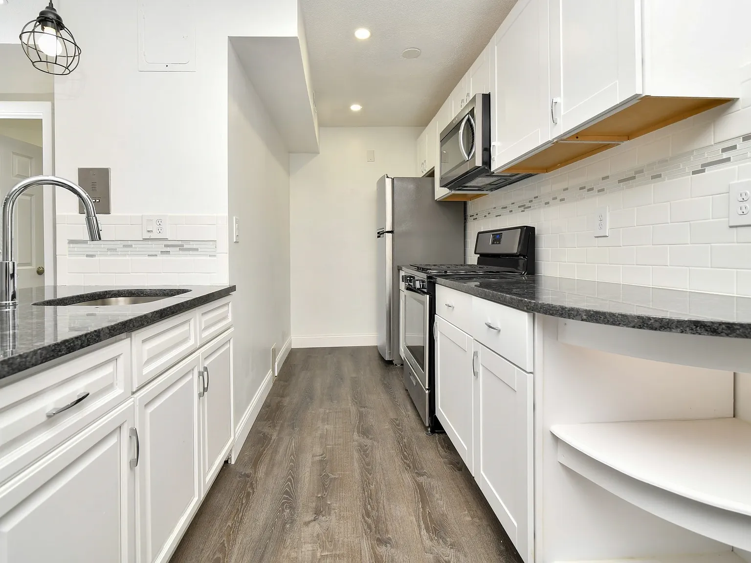 1 bed, 1.0 bath, 655 sqft, $2,300 — Photo 1