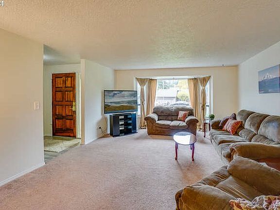 4th image of 11806 SE Riveridge Dr