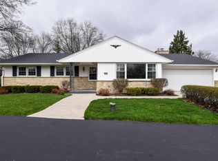 16140 Cumberland Trl, Brookfield, WI 53005