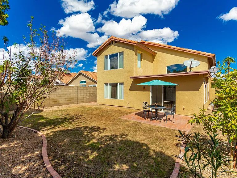 3223 E Poinsettia Dr — Photo 35