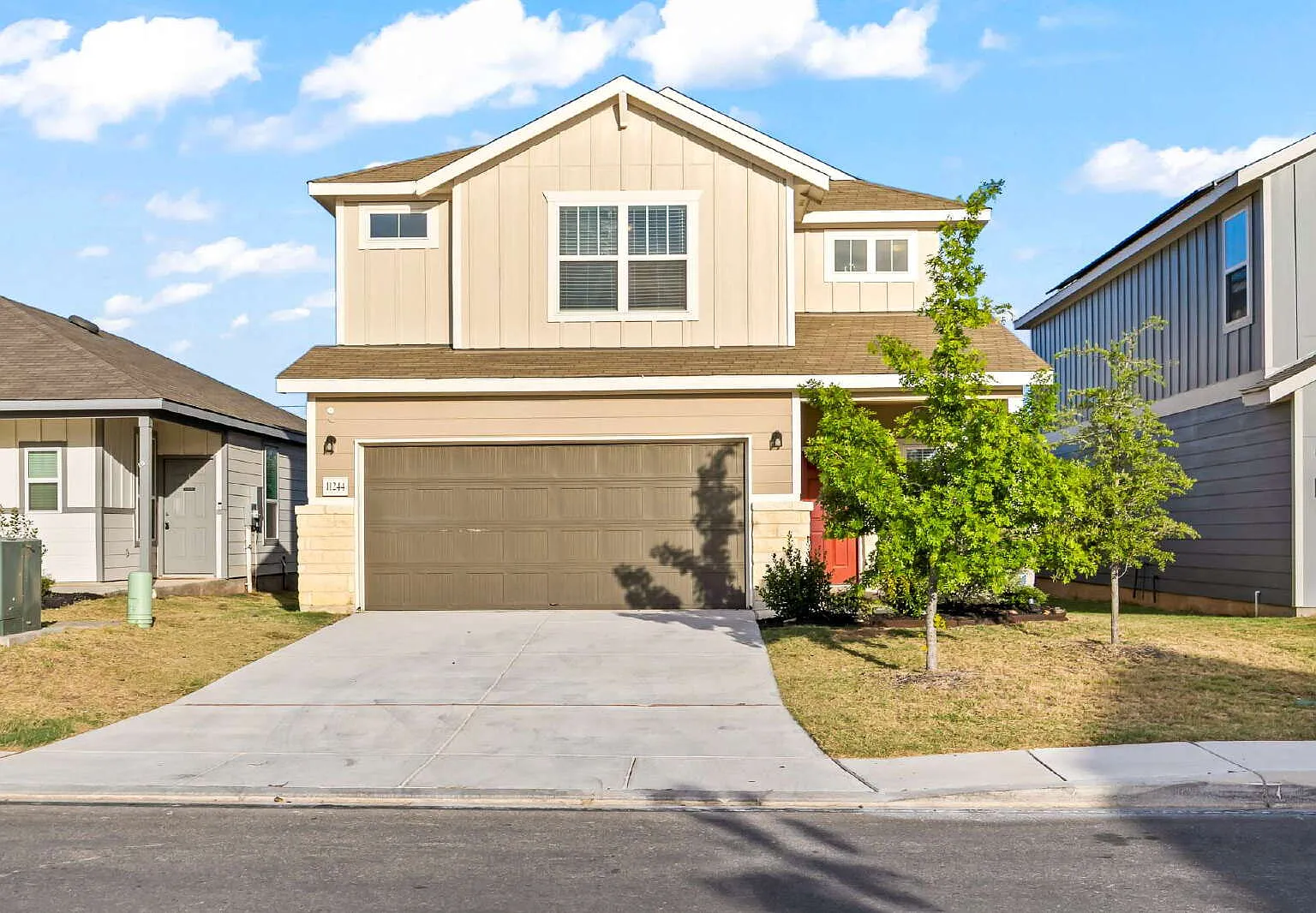 4 bed, 3.0 bath, 2029 sqft, $2,000 — Photo 2