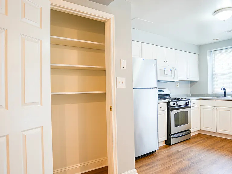 349 S Woodyear St — Photo 8
