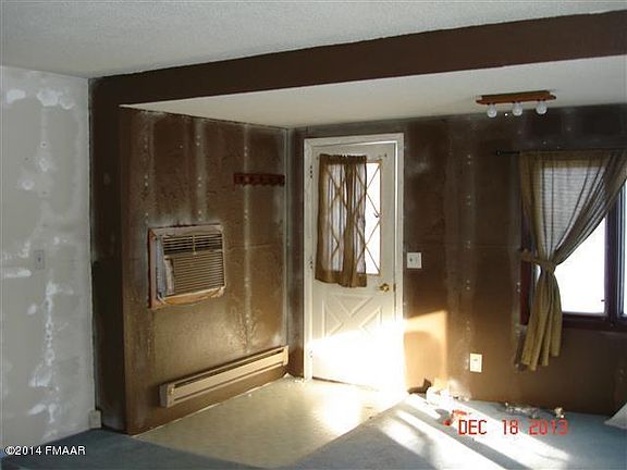 2nd image of 817 Center Ave S