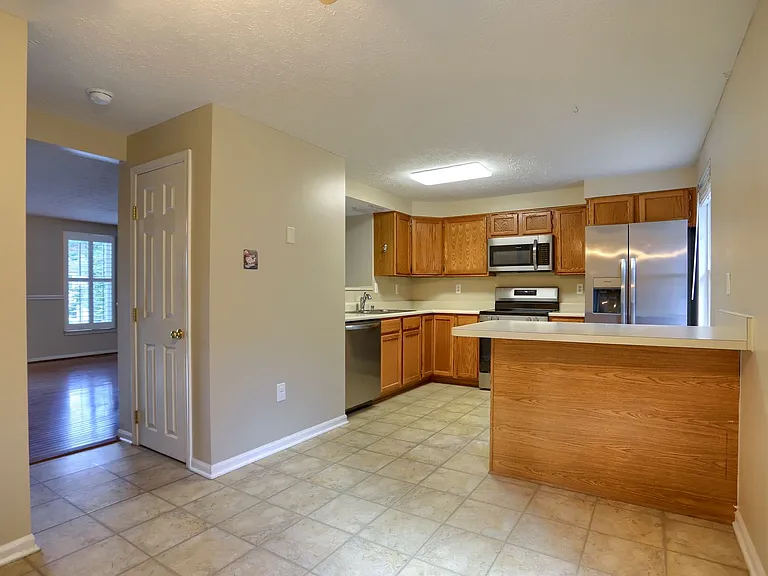 437 Ashton Ln — Photo 6