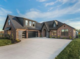 1810 E Skyline Ave, Ozark, MO 65721