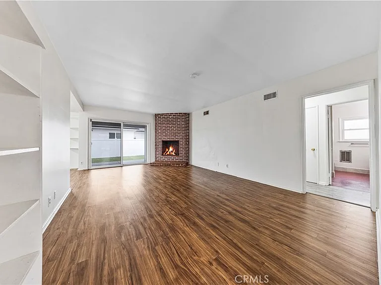6943 Nagle Ave — Photo 12