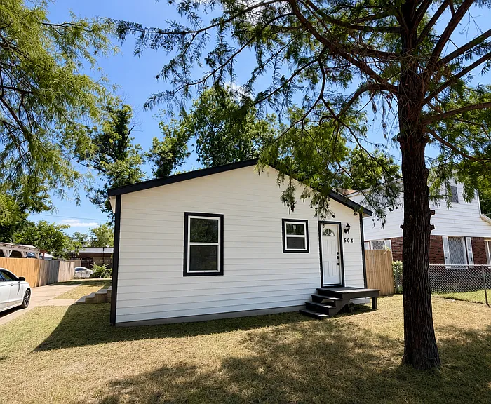 504 E Mason St — Photo 11