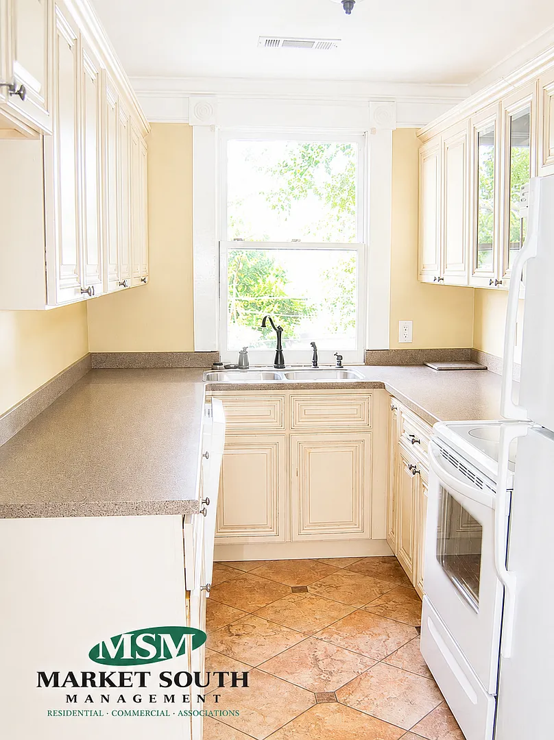Downtown/Scad Renovated Apartment — Photo 2