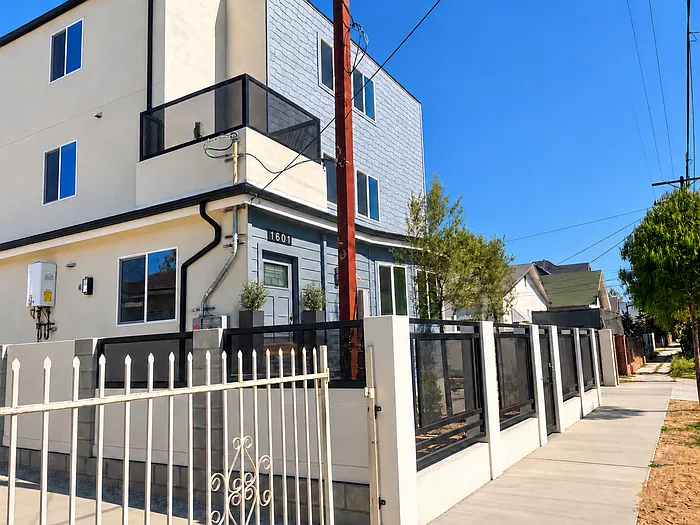 1 bed, 1.0 bath, $1,100 — Photo 3
