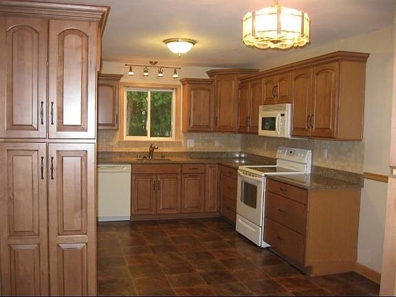 2nd image of 6150 N Bridgewood Ln
