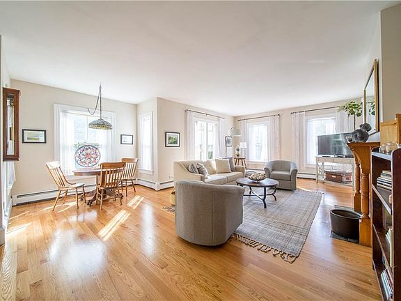 4th image of 126 Peirce St