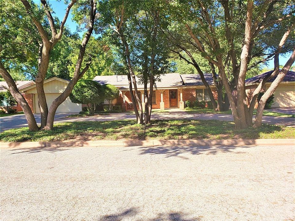 1st image of 2310 River Oaks Cir
