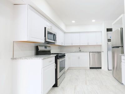 65 Galewood Dr APT C, Matawan, NJ, 07747