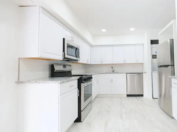 65 Galewood Dr APT C, Matawan, NJ 07747