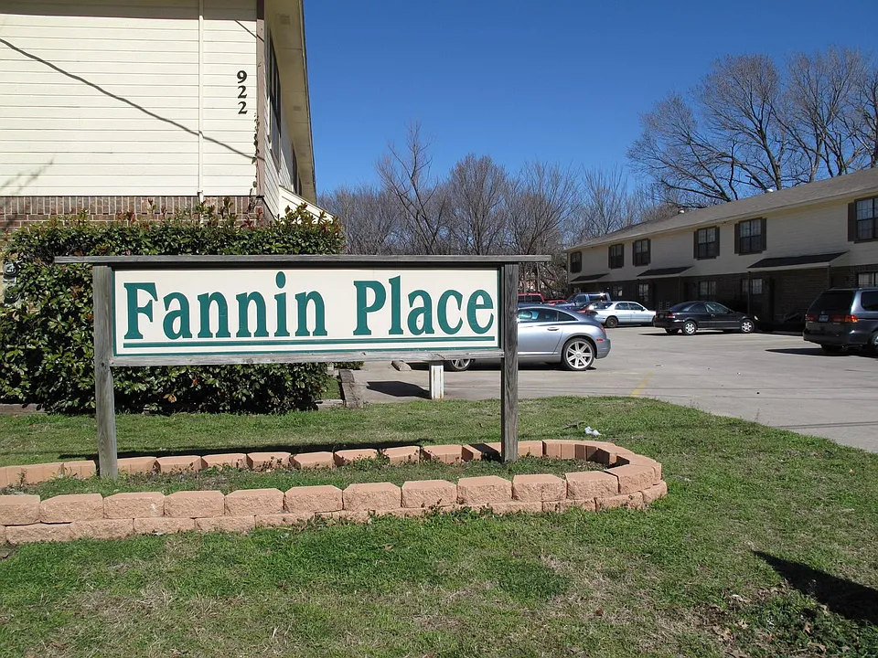 922 Fannin St #104