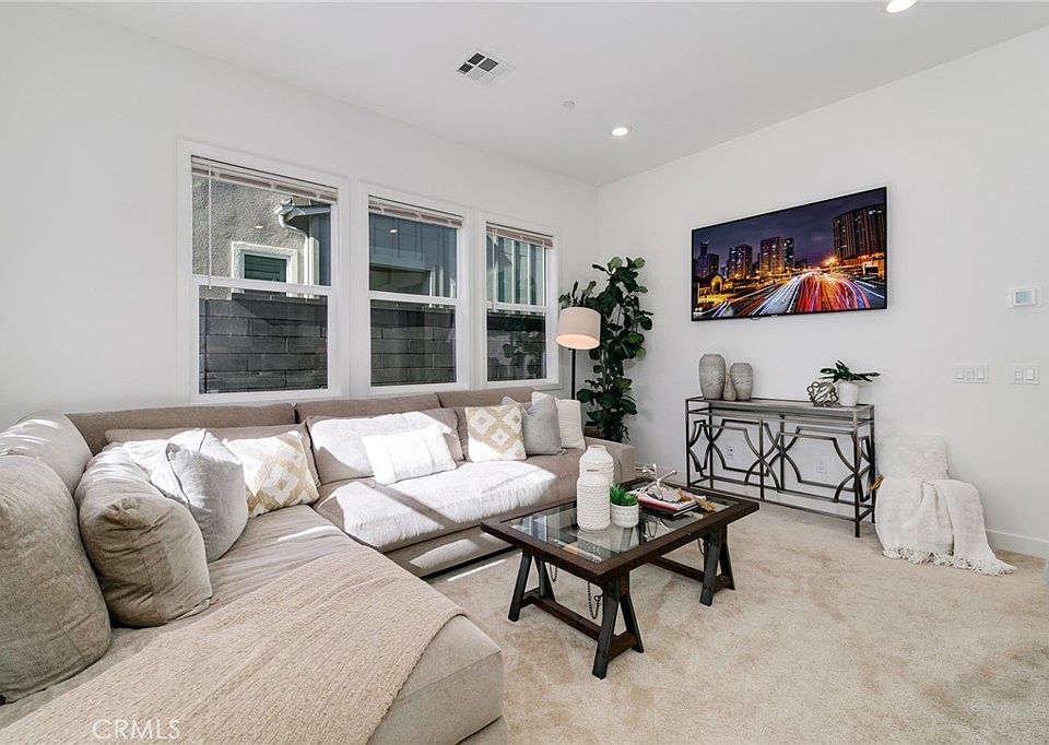 1st image of 763 Sunrise Rd