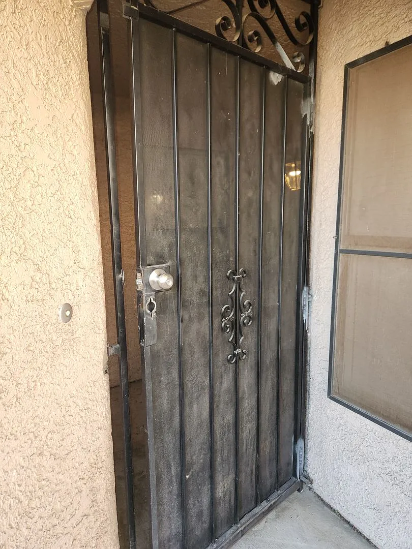 Single-Story 2 Bed, 2 Bath with 2-Car Garage in Gate Community — Photo 3