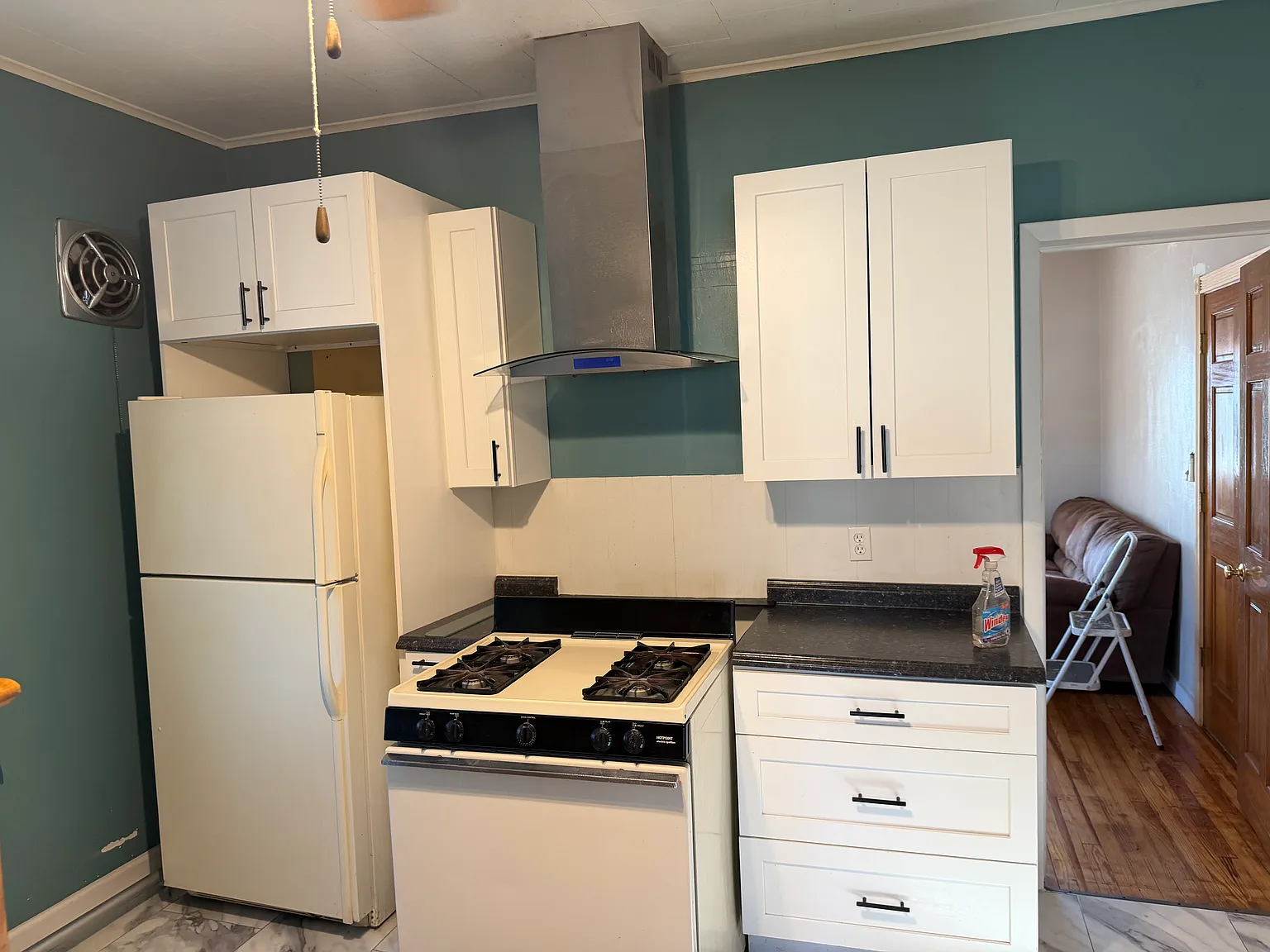 3 bed, 1000 sqft, $3,000 — Photo 3