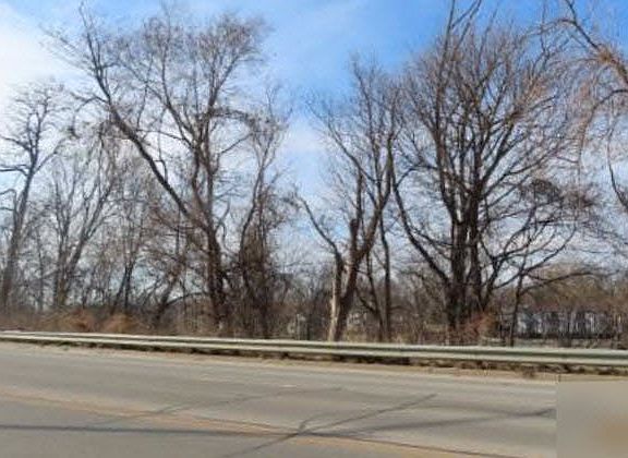 3rd image of 1723 Lincolnway W