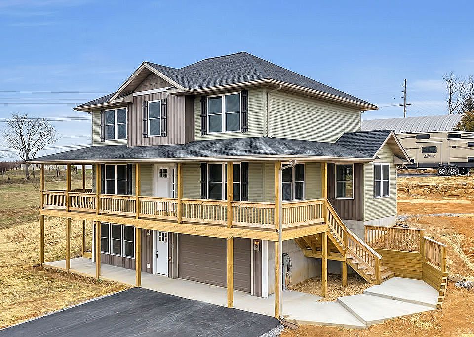 Complete with RV pad in back