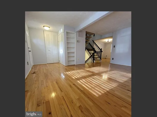 7974 Tyson Oaks Cir, Vienna, VA 22182