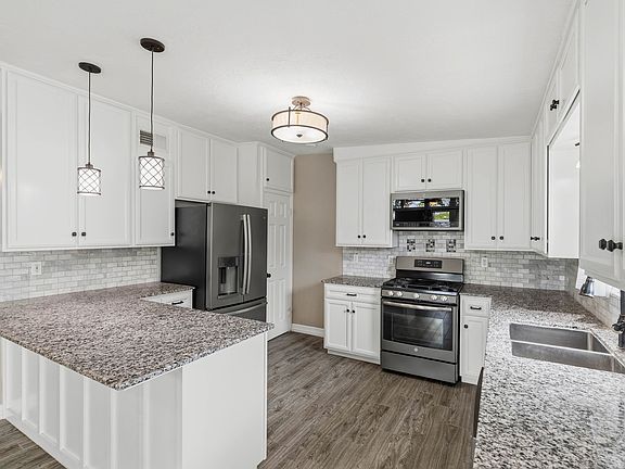 4th image of 725 Santa Barbara Dr