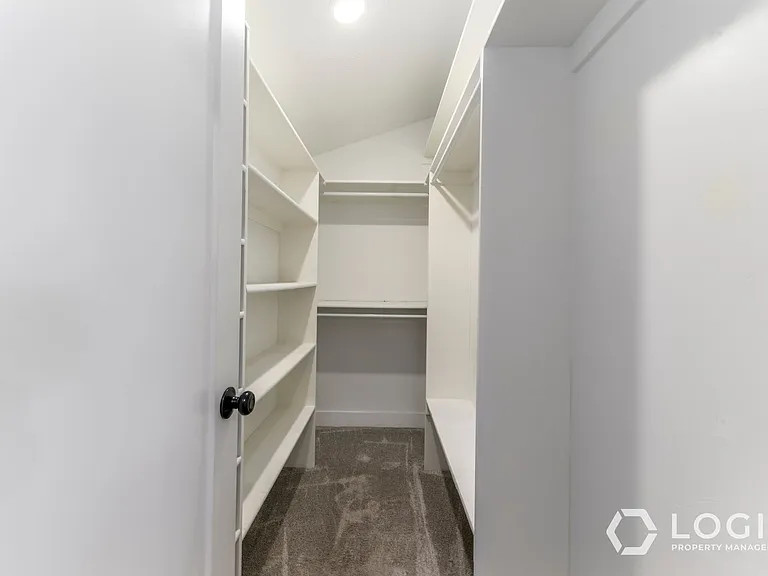 935 W 200 N — Photo 18