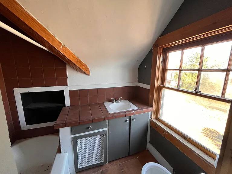 512 E Sherman St #4 — Photo 7