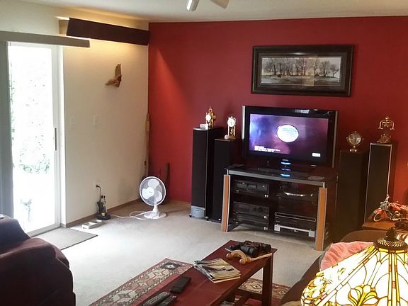 3rd image of 725 Kelsey Ln E