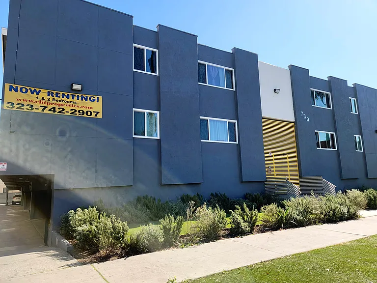 730 N Mariposa Ave — Photo 4