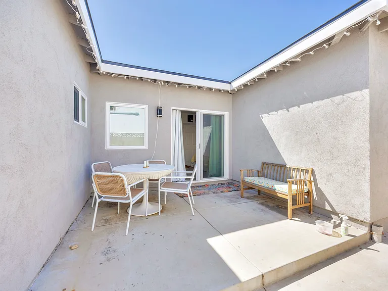 570 N Cambridge St — Photo 8