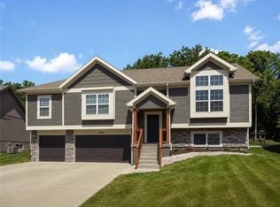 5076 NW Timberline Dr, Riverside, MO 64150