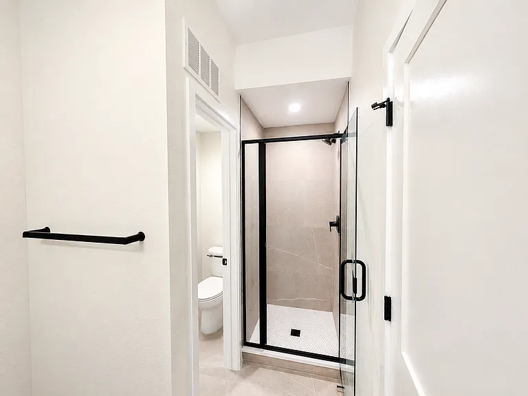 3833 N Newport St — Photo 17