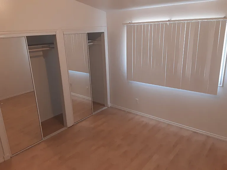 2nd bedroom, closet open