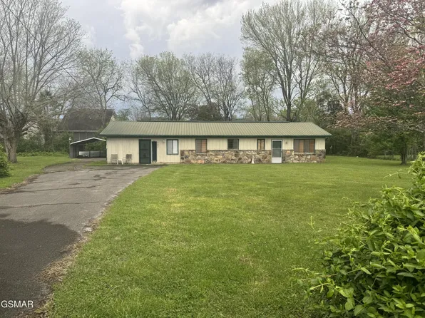 721 Circle Dr NE, Pigeon Forge, TN 37863